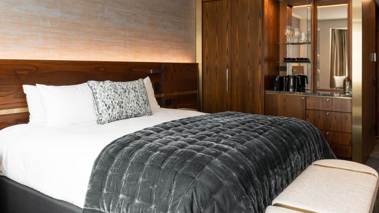 Horizon By Skycity Όκλαντ Εξωτερικό φωτογραφία A bed with a throw