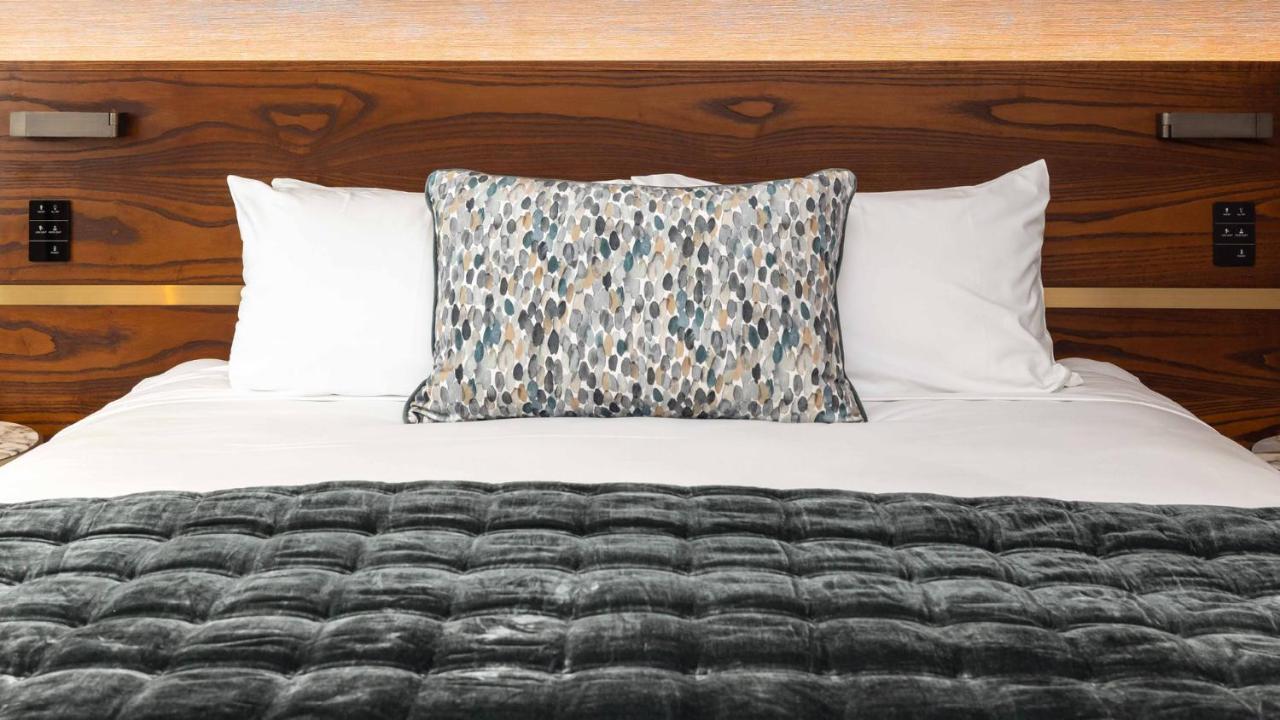 Horizon By Skycity Όκλαντ Εξωτερικό φωτογραφία A decorative pillow on a bed