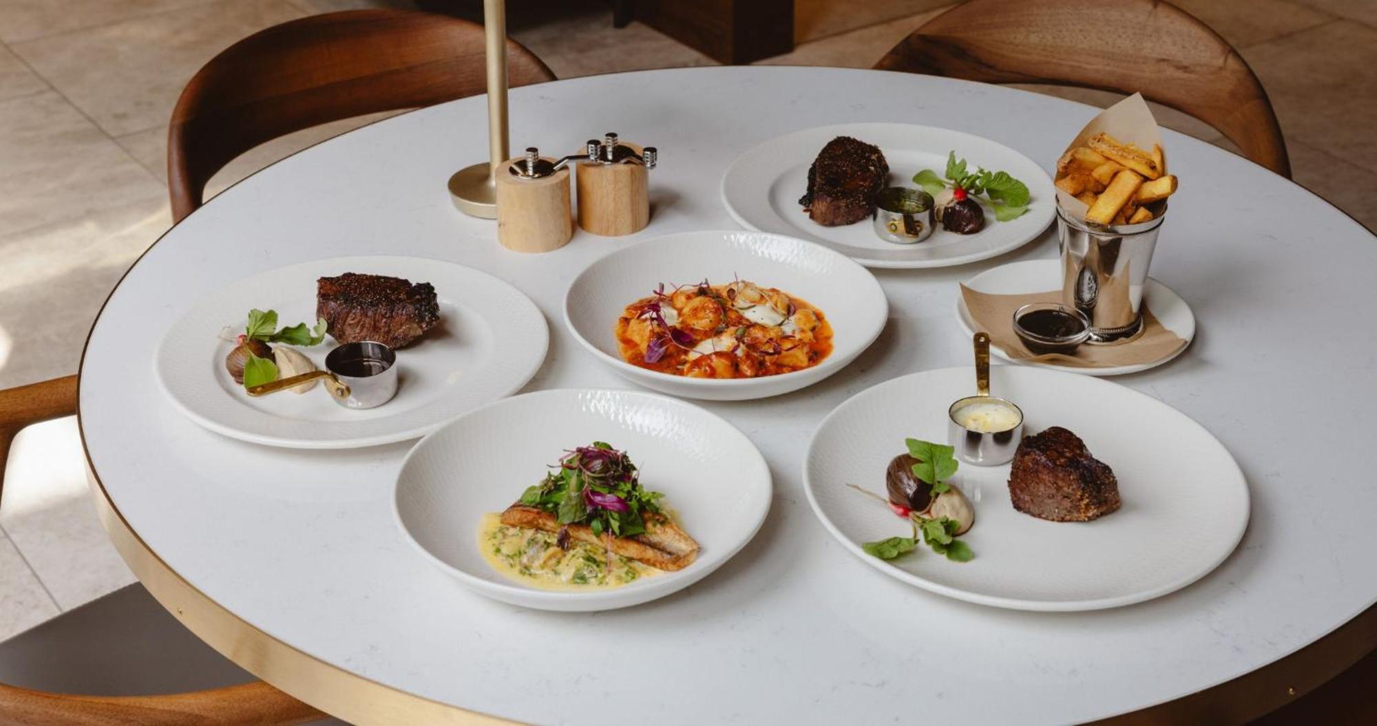 Horizon By Skycity Όκλαντ Εξωτερικό φωτογραφία Dishes at the restaurant